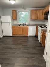 13 Meadow St in Claremont, NH - Building Photo - Interior Photo
