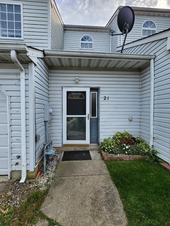 21 Caraway Ct in Lumberton, NJ - Building Photo