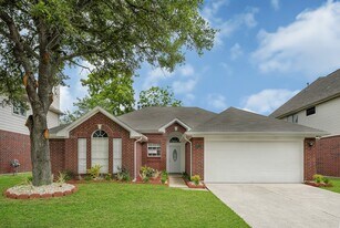 3515 Walden Dr in Pearland, TX - Building Photo