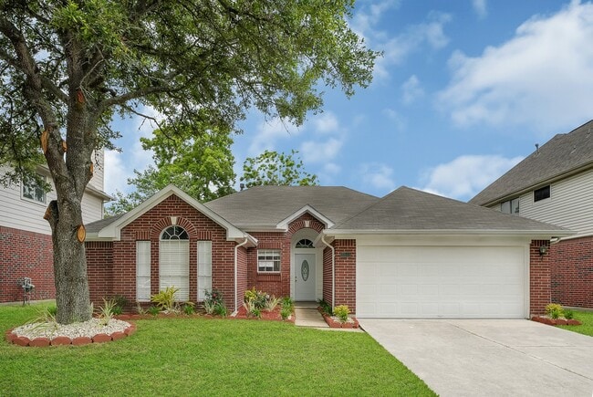 3515 Walden Dr