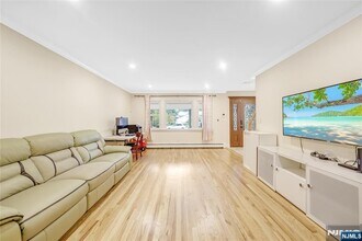 99 Lambert Pl in Paramus, NJ - Building Photo - Building Photo