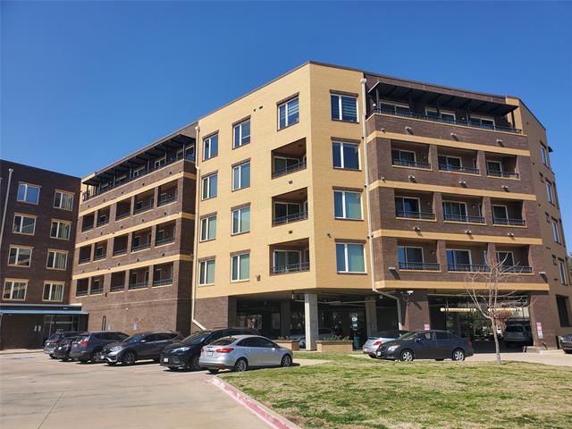 1220 W Trinity Mills Rd in Carrollton, TX - Foto de edificio