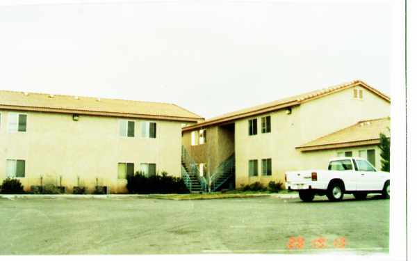 805 Utah St in Boulder City, NV - Foto de edificio