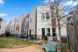 594 Janisch Rd in Houston, TX - Building Photo - Building Photo