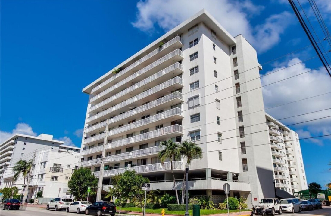 401 Ocean Dr, Unit #910 in Miami Beach, FL - Building Photo