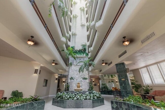 3013 S Atlantic Ave, Unit Ocean Atrium One in Daytona Beach, FL - Building Photo - Building Photo