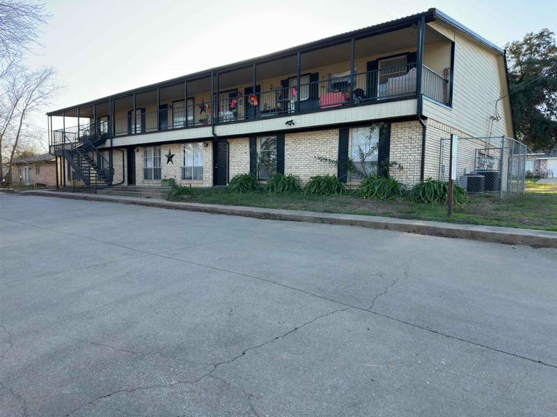 309 N Fairview St in Keene, TX - Building Photo