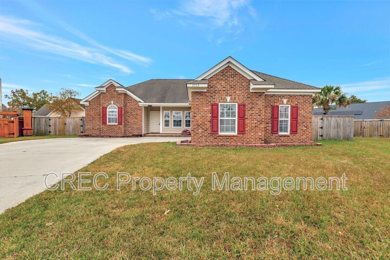 7753 Eagle Lake Rd in North Charleston, SC - Building Photo