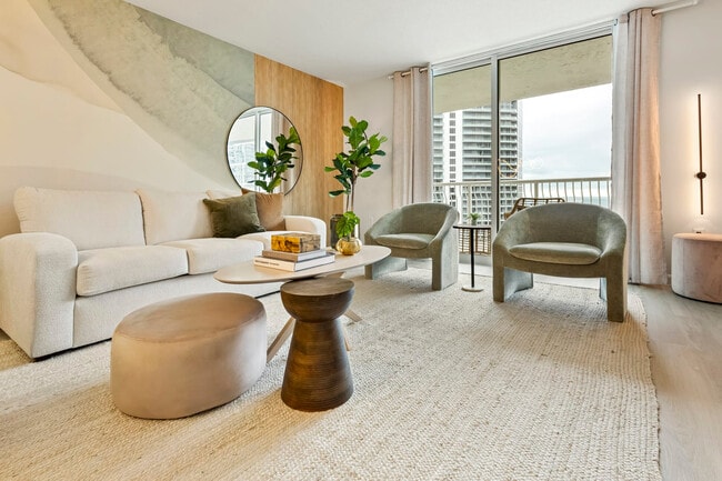 1200 Brickell Bay Dr in Miami, FL - Building Photo - Building Photo