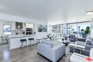 201 Ocean Ave in Santa Monica, CA - Building Photo