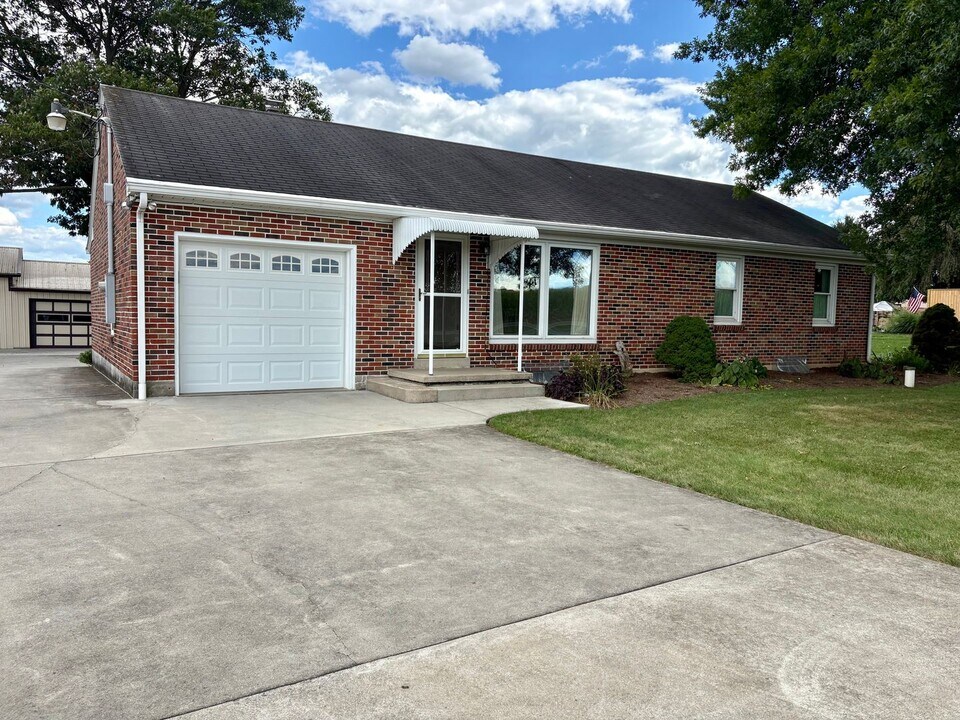 880 Hoffer Rd in Annville, PA - Building Photo
