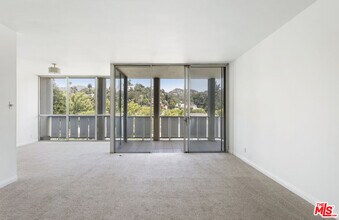 4455 Los Feliz Blvd in Los Angeles, CA - Building Photo - Building Photo