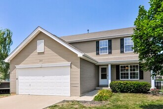 245 Spring Borough Dr in O'Fallon, MO - Building Photo - Building Photo
