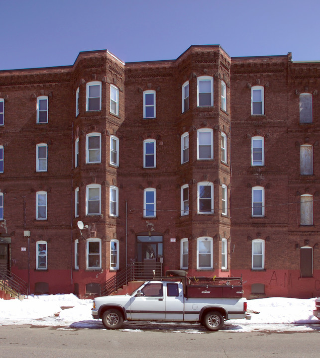 86 N East St in Holyoke, MA - Foto de edificio