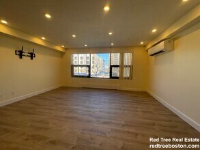 1028a Commonwealth Ave, Unit 405 in Boston, MA - Foto de edificio - Building Photo