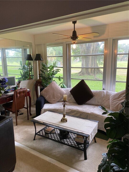 1035 Country Club Dr, Unit 104 in Margate, FL - Building Photo
