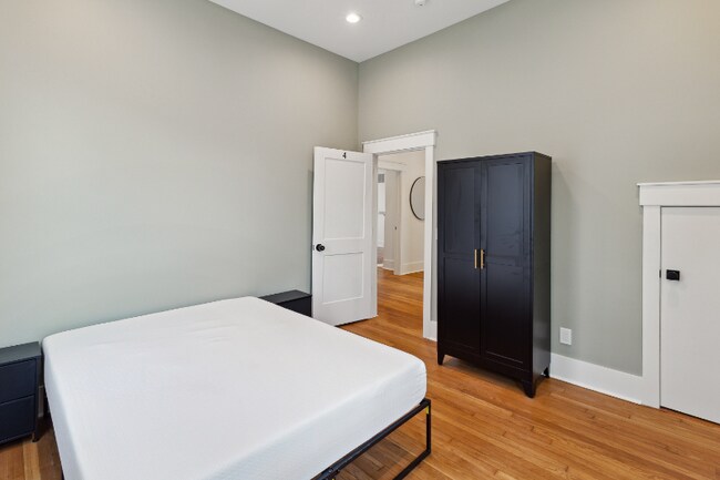 property at 1133 E Henry St