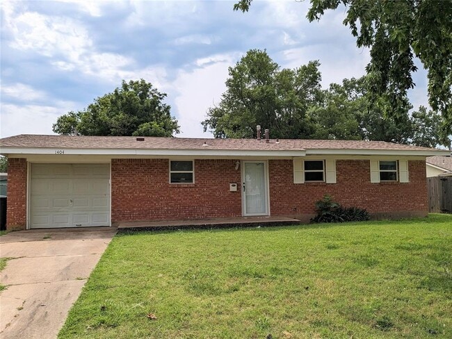 1404 Heather Ln in Moore, OK - Building Photo - Building Photo