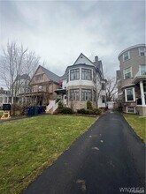 581 Richmond Ave in Buffalo, NY - Building Photo - Building Photo