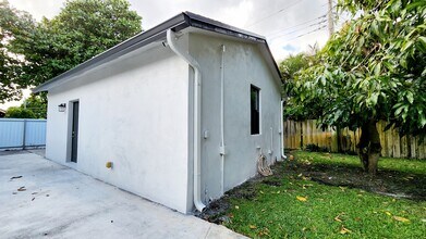 421 W Evanston Cir in Fort Lauderdale, FL - Foto de edificio - Building Photo