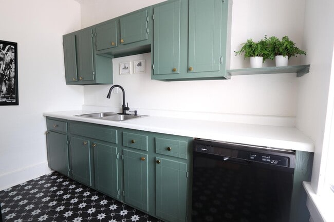 1529 Madison Ave in Memphis, TN - Foto de edificio - Building Photo