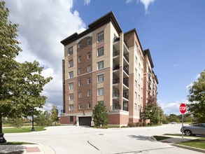 Port Clinton Place in Vernon Hills, IL - Foto de edificio - Building Photo