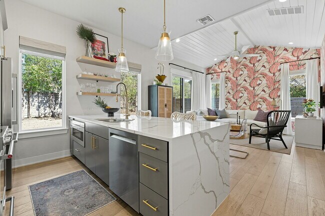 property at 4710 Mt Vernon Dr