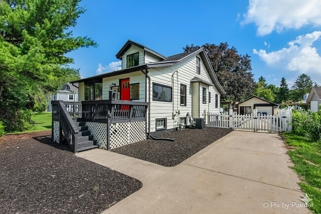 property at 503 N River Rd