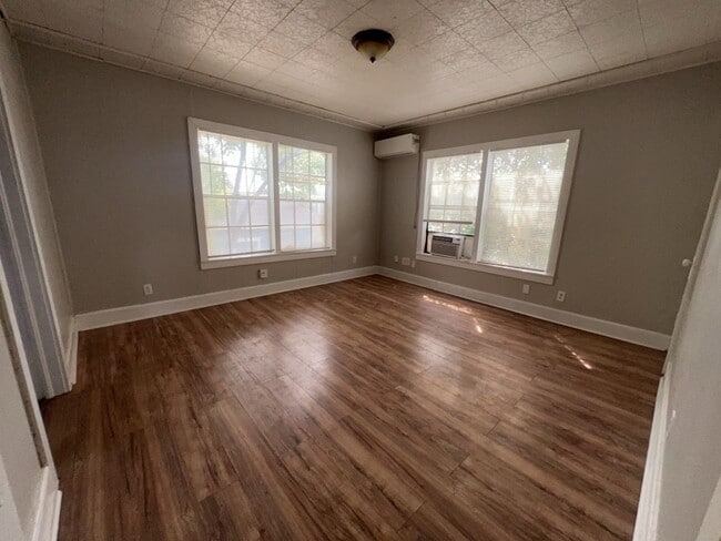 property at 1552 Lombardy St