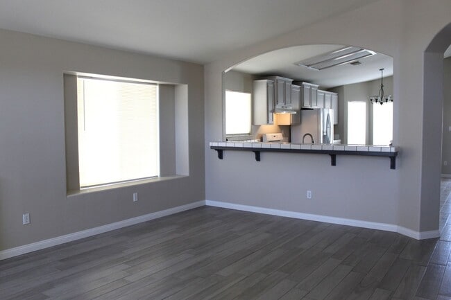 10416 Heather Valley Dr in Bakersfield, CA - Building Photo - Building Photo