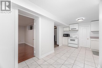 7 Bonnechere Crescent in Toronto, ON - Building Photo - Building Photo