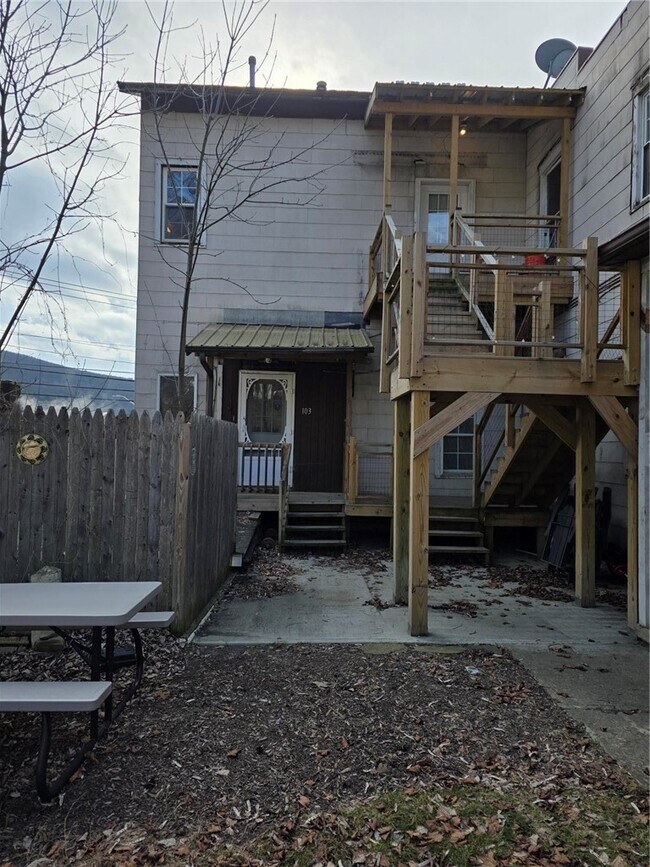 11 W Front St in Addison, NY - Building Photo - Building Photo