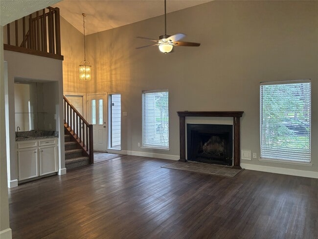 property at 2942 Jenny Dr