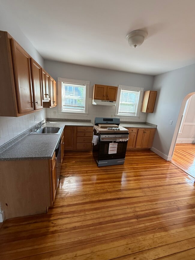 68 Willow Ave, Unit 2 in Somerville, MA - Building Photo - Building Photo