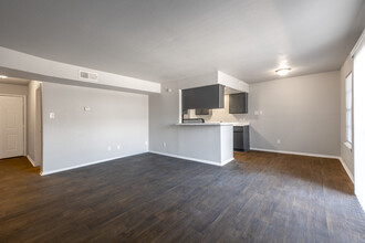 Latitude in Corpus Christi, TX - Building Photo - Interior Photo