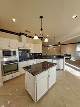 1615 E Desert Island Dr in Fresno, CA - Building Photo - Building Photo