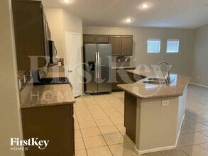 2209 Meadow Green Ave in North Las Vegas, NV - Foto de edificio - Building Photo