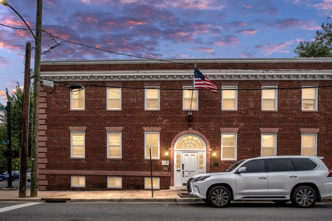 The Alexandria in Alexandria, VA - Building Photo