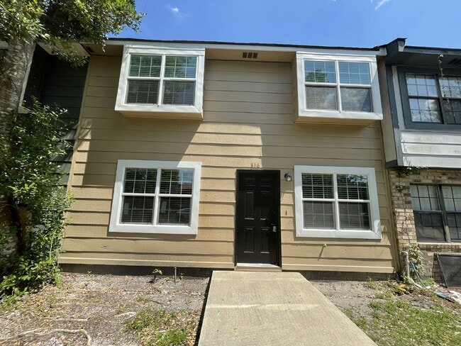 property at 816 Lesa St