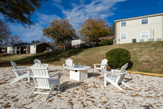 Willow Woods in High Point, NC - Building Photo - Interior Photo