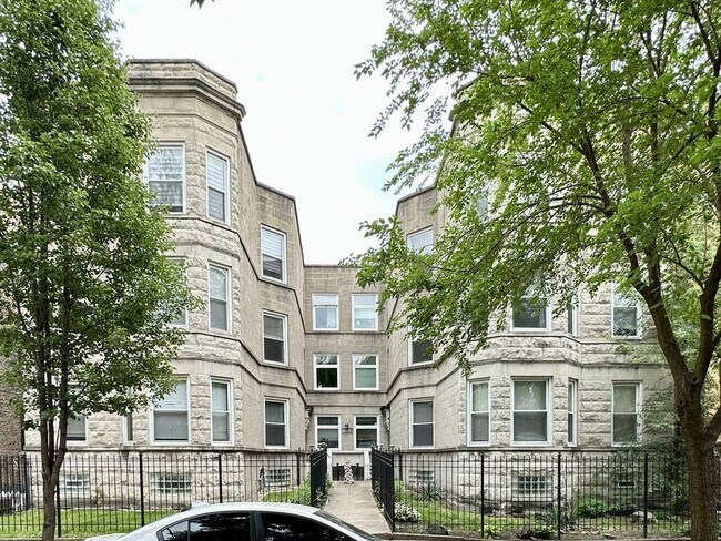 property at 843 N Maplewood Ave