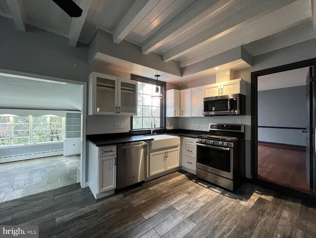 7309 River Rd in Bethesda, MD - Foto de edificio - Building Photo