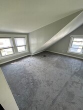 32 Stinson Pl, Unit Back House in Little Falls, NJ - Foto de edificio - Building Photo