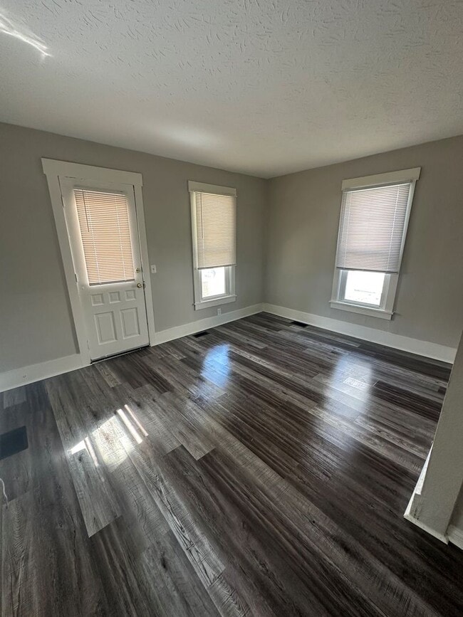 property at 918 E Pearl St