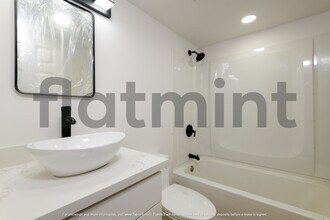 4646 S Willow St in Seattle, WA - Foto de edificio - Building Photo