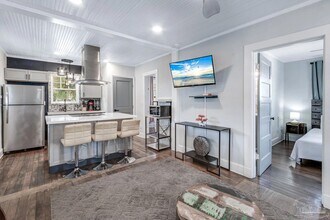 107 N D St in Pensacola, FL - Building Photo - Building Photo