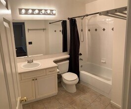 18501 SE Newport Way in Issaquah, WA - Building Photo - Building Photo