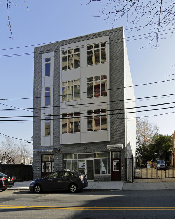 628 Summit Ave in Jersey City, NJ - Building Photo