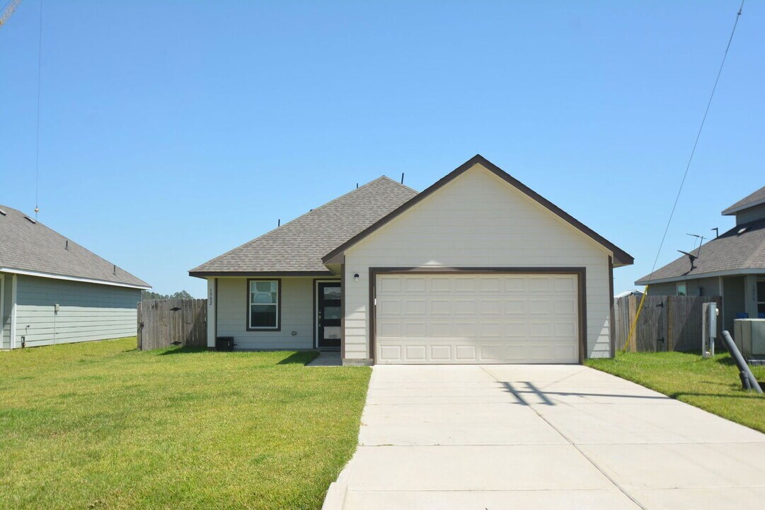 1982 Rd 5714 in Cleveland, TX - Building Photo