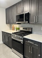 323 Stratford Pl, Unit 323 in Bound Brook, NJ - Building Photo